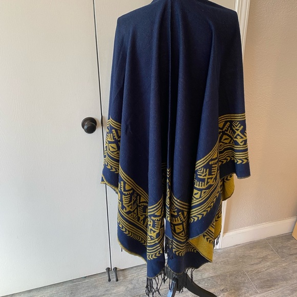 Wrap - Picture 2 of 6